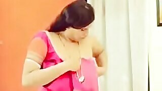 Video HD di una zia indiana che si arrabbia e diventa eccitata.