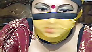 Voluptuous Indian aunty reveals intimacy on webcam