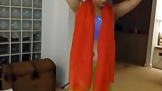 Dominating aunt sheds saree for intimate play